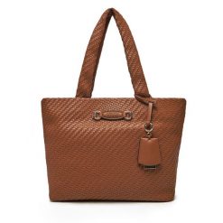 Torebka Guess. Brązowe torebki klasyczne damskie Guess, z aplikacjami, bez dodatków. Za 409.99 zł.