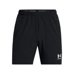 Krótkie tkaninowe spodenki Under Armour Challenger Pro. Białe szorty męskie Under Armour, z materiału, bez kołnierzyka. Za 198.85 zł.