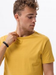 T-shirt męski bawełniany BASIC - musztardowy V8. Żółte t-shirty męskie Ombre Clothing, m, bez wzorów, z bawełny, bez kołnierzyka. W wyprzedaży za 19.99 zł.