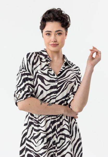 Sukienka z wzorem zebra G-LIVIUM. Sukienki damskie Volcano, do pracy, plus size, bez wzorów, z materiału, biznesowe, bez kołnierzyka, plus size, bez ramiączek, mini. Za 169.99 zł.
