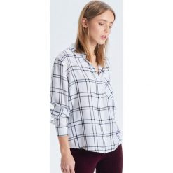 Koszula w kratę - Biały. Białe koszule damskie Cropp, l, bez wzorów, bez kołnierzyka, bez ramiączek. Za 59.99 zł.
