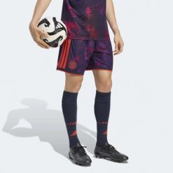 Spodenki z trzeciego zestawu FC Bayern 26/27. Szorty męskie Adidas, z materiału, bez kołnierzyka. Za 199.00 zł.