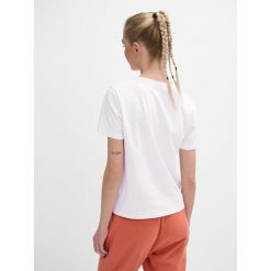 Koszulka damska Hummel Legacy. Białe bluzki damskie HUMMEL, bez wzorów, sportowe, bez kołnierzyka, bez ramiączek. Za 96.00 zł.
