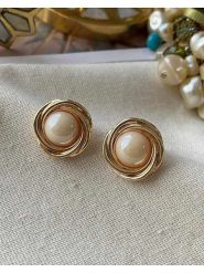 Luseera Pozłacane kolczyki-wkrętki rozmiar: onesize. Żółte kolczyki damskie Luseera, z perłą, pozłacane. Za 34.99 zł.