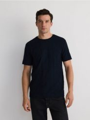 Strukturalny t-shirt regular - granatowy. Niebieskie t-shirty męskie Reserved, l, bez wzorów, z bawełny, bez kołnierzyka. W wyprzedaży za 35.99 zł.