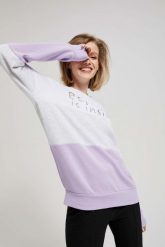 Bluza z nadrukiem lawendowa. Fioletowe bluzy bez kaptura damskie MOODO, l, z bawełny. W wyprzedaży za 54.99 zł.