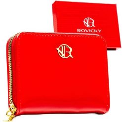 Mały portfel damski wykonany ze skóry ekologicznej w czerwonym kolorze - Rovicky. Czerwone portfele damskie ROVICKY, bez wzorów, ze skóry ekologicznej. Za 29.99 zł.