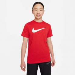 Koszulka z krótkim rękawem Nike CW6941 657 Czerwony. Czerwone bluzki sportowe damskie Nike, bez wzorów, z poliesteru, bez ramiączek. Za 183.99 zł.