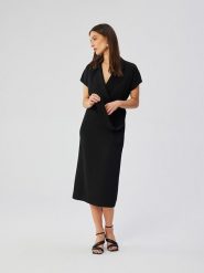 Stylove Sukienka w kolorze czarnym rozmiar: XL. Czarne sukienki damskie Stylove, na co dzień, xl, bez wzorów, z tkaniny, bez kołnierzyka, bez ramiączek, midi, proste. Za 149.66 zł.