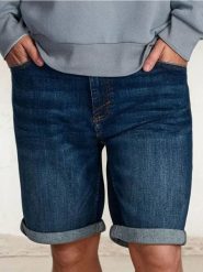 Szorty jeansowe regular - granatowy. Niebieskie szorty męskie Sinsay, z jeansu, bez kołnierzyka. Za 59.99 zł.