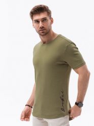 T-shirt męski bawełniany z nadrukiem - oliwkowy V4 - Rozmiar: XXL. Zielone t-shirty męskie Ombre Clothing, m, bez wzorów, z bawełny, bez kołnierzyka. W wyprzedaży za 19.99 zł.