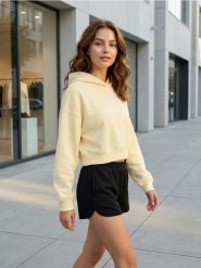 Szorty soft touch z domieszką wiskozy - czarny. Czarne szorty damskie Sinsay, bez wzorów, z wiskozy. Za 39.99 zł.