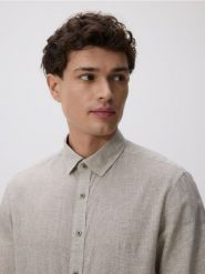 Koszula regular fit z lnem - ciemnozielony. Zielone koszule męskie Reserved, l, bez wzorów, z bawełny, bez kołnierzyka, bez ramiączek. Za 129.99 zł.