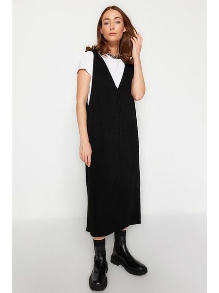 Trendyol Sukienka dzianinowa w kolorze czarnym rozmiar: S. Czarne sukienki damskie Trendyol, na co dzień, s, bez wzorów, z dzianiny, bez kołnierzyka, bez ramiączek, maxi, proste. Za 121.80 zł.