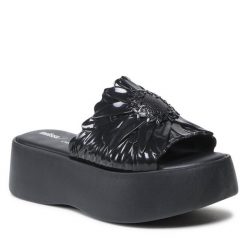 Klapki Melissa. Czarne klapki damskie Melissa, bez wzorów, bez obcasa. Za 289.99 zł.
