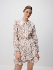 Szorty z falbankami - pastelowy róż. Czerwone szorty damskie Reserved, bez wzorów, z bawełny. Za 129.99 zł.
