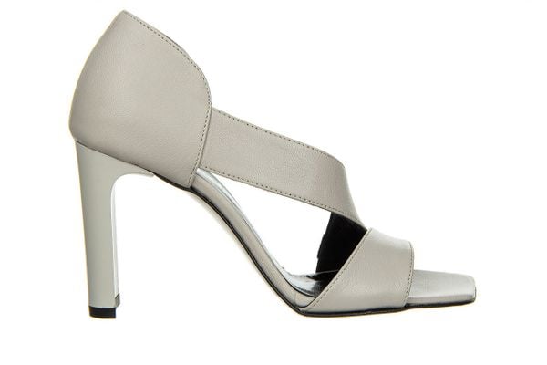 Sandały Bayla-159 4556 002-P Szary Lico 159133, Skóra naturalna - 40. Szare sandały damskie Bayla, bez wzorów, z materiału, bez obcasa, na słupku. W wyprzedaży za 179.10 zł.