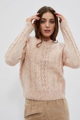 Sweter z ozdobnym splotem pudrowo-różowy. Czerwone swetry klasyczne damskie MOODO, m, z poliesteru, bez kołnierzyka. W wyprzedaży za 74.99 zł.