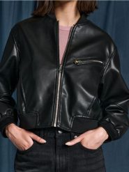 Kurtka bomberka - czarny. Czarne kurtki damskie Sinsay, l, bez wzorów, ze skóry, bez kaptura. W wyprzedaży za 29.99 zł.