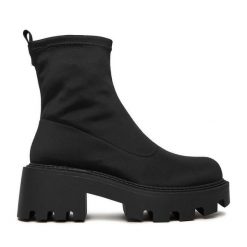 Botki DeeZee. Czarne botki damskie DeeZee, bez obcasa, na słupku, bez zapięcia. Za 219.99 zł.