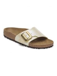 Birkenstock Klapki "Madrid" w kolorze złotym rozmiar: 37. Żółte klapki damskie Birkenstock, bez wzorów, bez obcasa. Za 387.44 zł.
