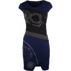 Desigual sukienka damska Candela S ciemny niebieski. Niebieskie sukienki damskie Desigual, s, bez wzorów, eleganckie, bez kołnierzyka, bez ramiączek. W wyprzedaży za 314.00 zł.