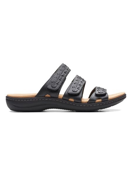 Clarks Skórzane klapki "Laurieann Cove" w kolorze czarnym rozmiar: 39,5. Czarne klapki damskie Clarks, bez wzorów, bez obcasa. Za 122.96 zł.
