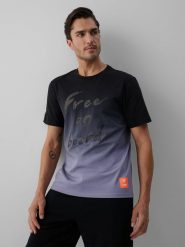 4F T-shirt regular z nadrukiem męski - czarna M. Czarne t-shirty męskie 4f, m, bez wzorów, z jeansu, bez kołnierzyka. W wyprzedaży za 59.99 zł.