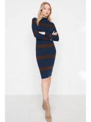 Trendyol Sukienka dzianinowa w kolorze brązowo-granatowym rozmiar: L. Niebieskie sukienki damskie Trendyol, l, bez wzorów, z dzianiny, bez kołnierzyka, bez ramiączek, midi. Za 78.47 zł.