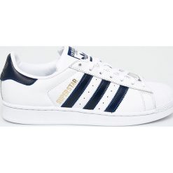 Adidas Originals - Buty Superstar. Białe buty sportowe na co dzień męskie adidas Originals, z materiału, bez zapięcia. W wyprzedaży za 299.90 zł.