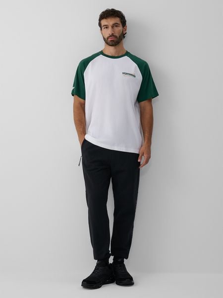 4F Spodnie dresowe joggery męskie - czarne 3XL. Czarne spodnie dresowe męskie 4f, bez wzorów, z dresówki. Za 159.99 zł.