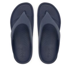 Japonki Crocs. Niebieskie klapki damskie Crocs, bez wzorów, bez obcasa. Za 112.99 zł.