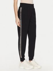 Guess Spodnie dresowe W5RB00 KBYE2 Czarny Regular Fit. Czarne spodnie dresowe damskie Guess, l, z aplikacjami, z dresówki. Za 279.99 zł.