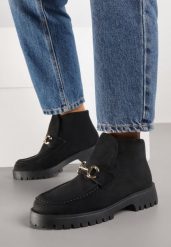 Czarne Botki w Stylu Mokasynów z Elegancką Aplikacją Elinney. Czarne botki damskie Born2be, z jeansu, eleganckie, bez obcasa, na płaskiej podeszwie, bez zapięcia. Za 129.99 zł.