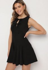 Czarna Rozkloszowana Sukienka Bez Rękawów z Ozdobnymi Wiązaniami Avelkio. Czarne sukienki damskie Born2be, na spacer, m, bez wzorów, eleganckie, bez kołnierzyka, bez ramiączek, mini, rozkloszowane. W wyprzedaży za 79.99 zł.