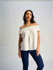 Marks & Spencer Bluzka w kolorze kremowym rozmiar: 40. Brązowe bluzki damskie Marks & Spencer, bez wzorów, z bawełny, bez kołnierzyka, bez ramiączek. Za 61.31 zł.