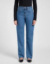DAMSKIE SPODNIE LEE RIDER CLASSIC MEDIUM BLUE 112370910. Niebieskie spodnie materiałowe damskie Lee, bez wzorów, z jeansu. Za 219.99 zł.