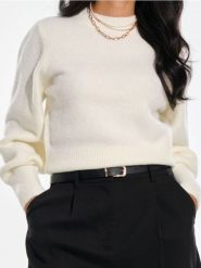 Sweter - kremowy. Białe swetry klasyczne damskie Sinsay, l, z materiału, bez kołnierzyka. Za 49.99 zł.