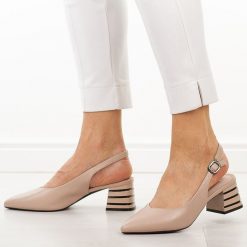 Beżowe czółenka damskie na obacasie Vinceza 62285. Brązowe czółenka damskie VINCEZA, bez wzorów, ze skóry, bez obcasa, na obcasie. Za 179.00 zł.