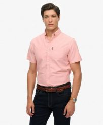 Superdry Koszula Oxford krótki rękaw Rose Pink Chambray z bawełny organicznej. Czerwone koszule damskie Superdry., l, bez wzorów, z bawełny, bez kołnierzyka, bez ramiączek. Za 336.50 zł.