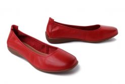 JOSEF SEIBEL 74801 133 400 Fenja 01 rot, baleriny, czółenka damskie. Czerwone baleriny damskie Josef Seibel, bez wzorów, ze skóry, bez obcasa. Za 215.94 zł.