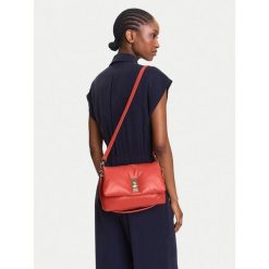 Torebka Tommy Hilfiger. Czerwone torebki klasyczne damskie Tommy Hilfiger, bez wzorów, bez dodatków. Za 516.99 zł.