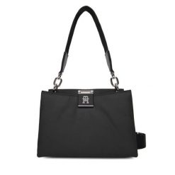 Torebka Tommy Hilfiger. Czarne torebki klasyczne damskie Tommy Hilfiger, bez wzorów, z nylonu, bez dodatków. Za 389.99 zł.