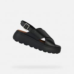 Damskie sandały Geox Spherica EC4.1 S A. Czarne sandały damskie Geox, bez wzorów, z materiału, bez obcasa, na platformie. Za 466.99 zł.