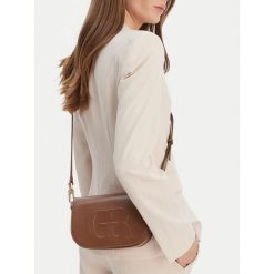 Torebka GINO ROSSI. Brązowe listonoszki damskie Gino Rossi, bez wzorów, bez dodatków. Za 179.99 zł.