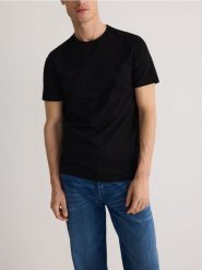 T-shirt regular fit - czarny. Czarne t-shirty męskie Reserved, l, bez wzorów, z bawełny, bez kołnierzyka. W wyprzedaży za 39.99 zł.