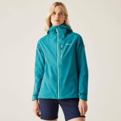 Kurtka turystyczna przeciwdeszczowa damska Birchdale wodoodporna. Fioletowe kurtki damskie Regatta, bez kaptura. W wyprzedaży za 349.99 zł.