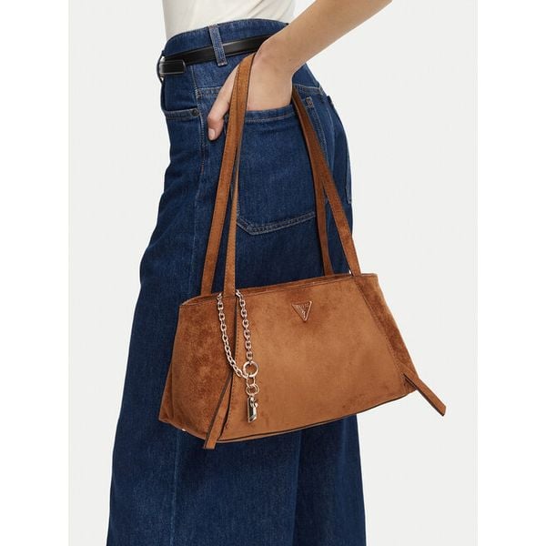 Torebka Guess. Brązowe torebki klasyczne damskie Guess, z aplikacjami, bez dodatków. Za 525.99 zł.