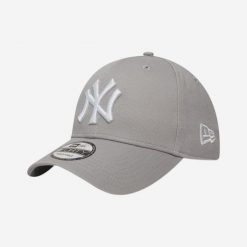 Czapka baseballówka z daszkiem New Era New York Yankees. Szare czapki męskie New Era, bez wzorów, z bawełny, sportowe. Za 119.99 zł.