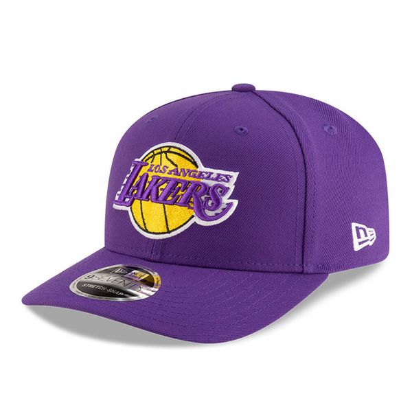 Czapka z daszkiem New Era 9SEVENTY Los Angeles Lakers NBA Team Purple 60755432. Fioletowe czapki męskie New Era, bez wzorów. Za 148.35 zł.